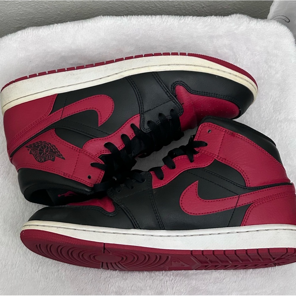 Nike Air Jordan 1 Mid Banned 2020 Men snickers Red and black size 10 - Picture 5 of 14